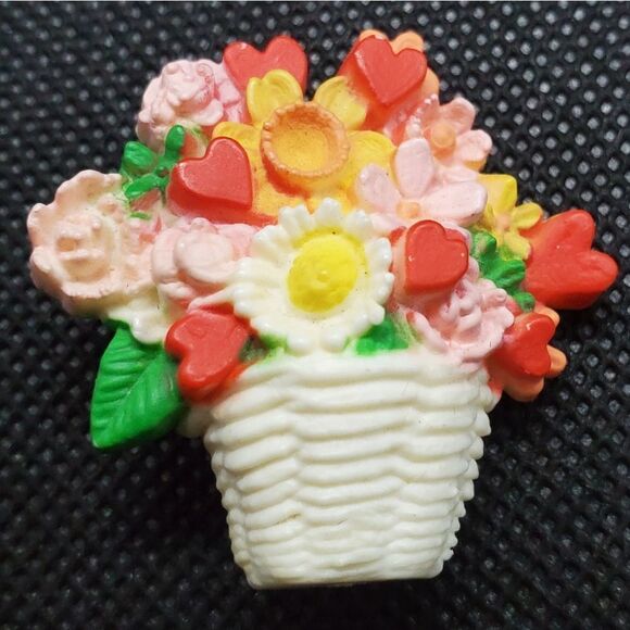 Vintage Hallmark Basket of Flowers Brooch - Picture 2 of 5
